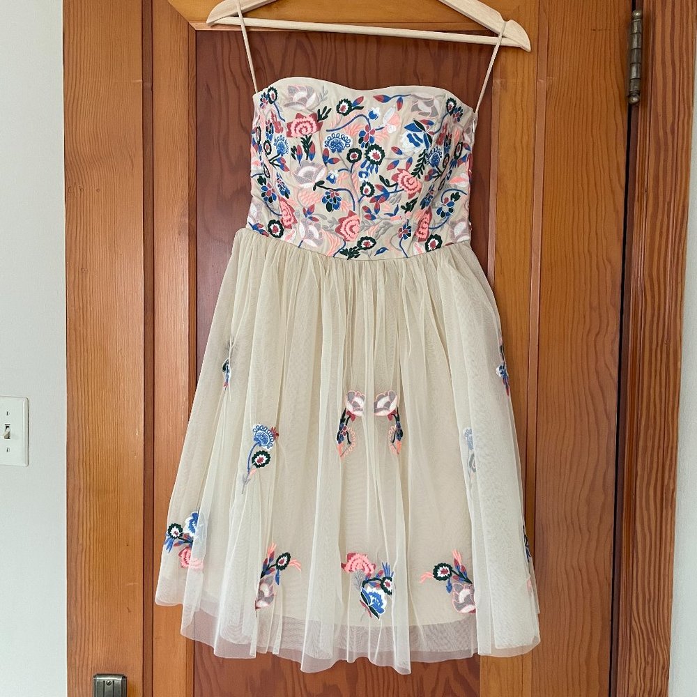 ModCloth Floral Embroidered White Strapless Dress